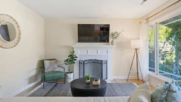 3 bedrooms, desk, iron/ironing board, travel cot