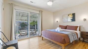 3 bedrooms, desk, iron/ironing board, travel cot