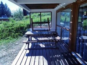 تناول الطعام بالخارج