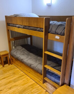 2 chambres, lit parapluie, Wi-Fi, draps fournis