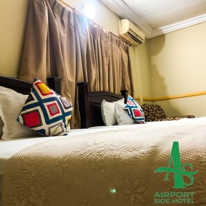 Comfort-værelse med 2 enkeltsenge | 1 soveværelse, dundyner, skrivebord, arbejdsområde til bærbare computere