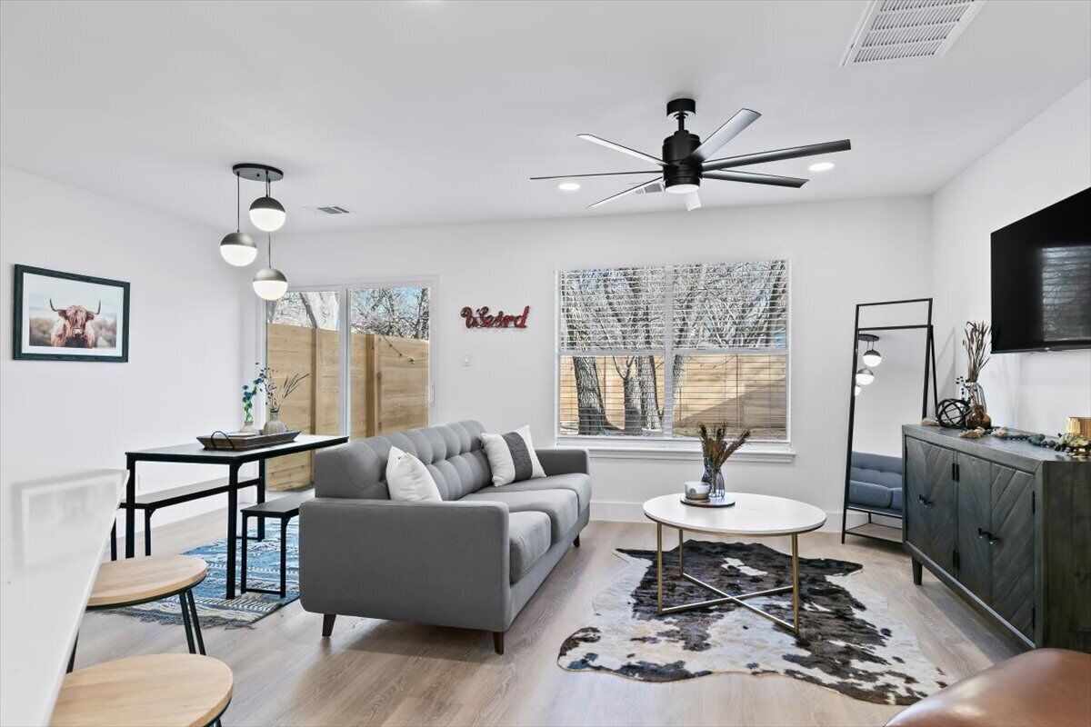 Luxury 3 Bedroom house with backyard space