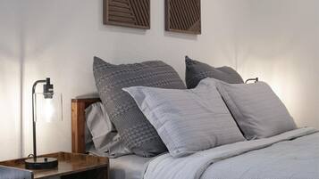 3 makuuhuonetta, työpöytä, ilmainen Wi-Fi