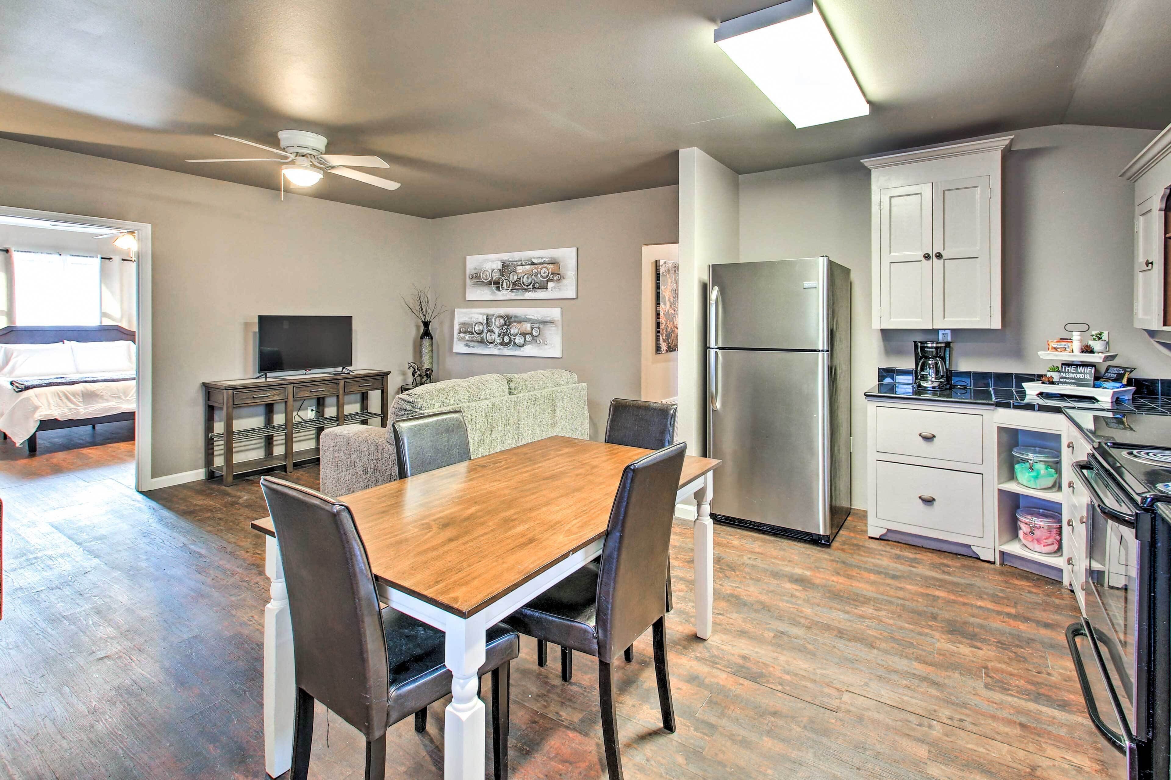 Cozy Hot Springs Retreat ~ 8 Mi to Nat'l Park