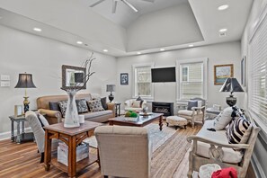 TV, fireplace