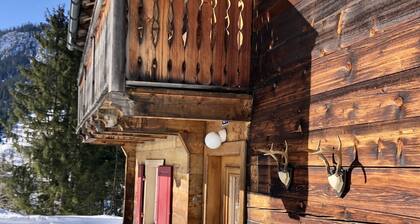 Cosy ski retreat Swiss Alps 10 min to Arosa Sleeps 6. Spectacular mountain views