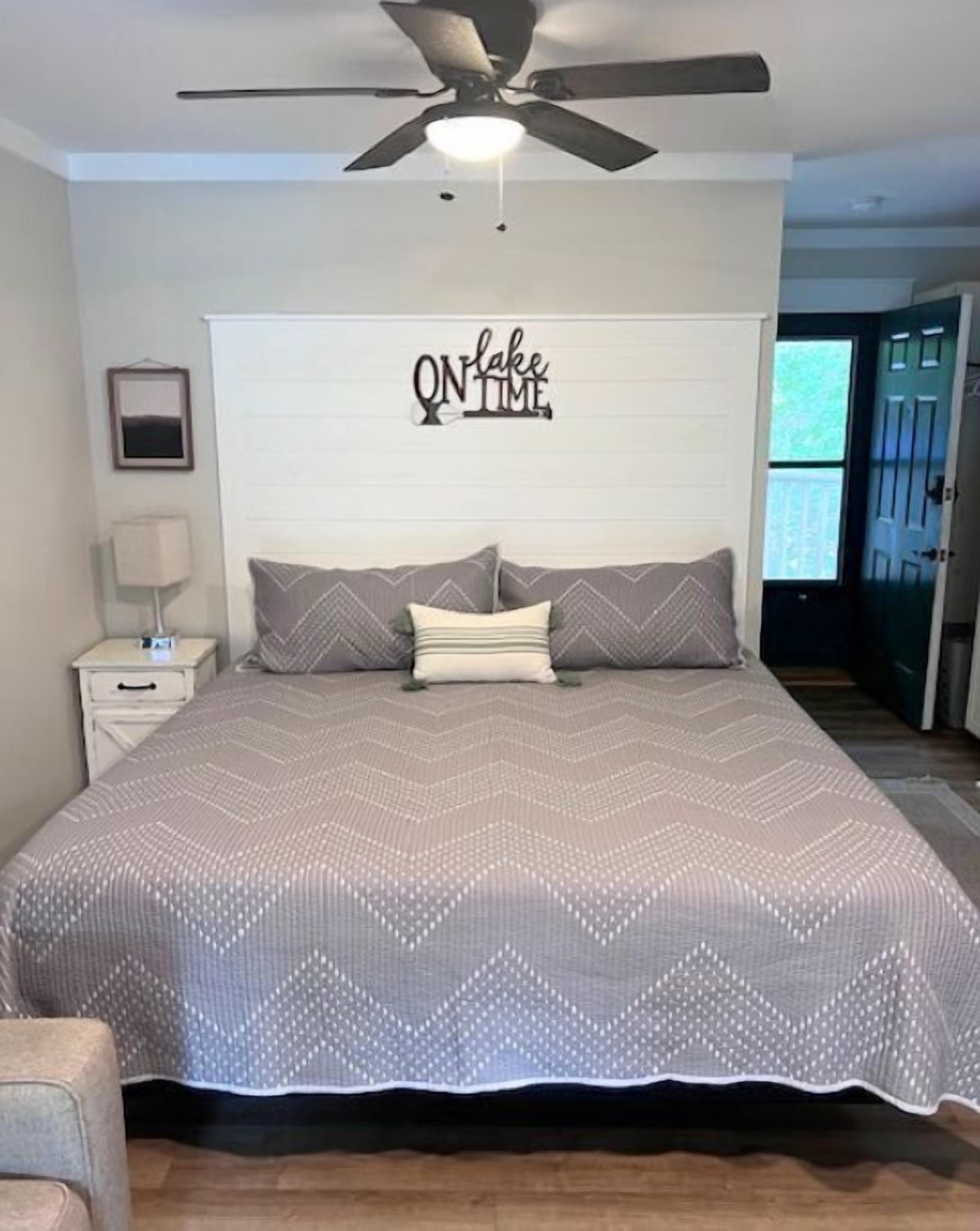 Apple Valley 22 at Rumbling Bald