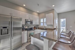 Fridge, microwave, stovetop, dishwasher - Chic Boise Abode: Walk to Bars & Restaurants! (Boise)