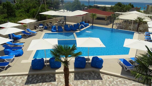 Seasonal outdoor pool - Hotel Fabio (Lukovë)