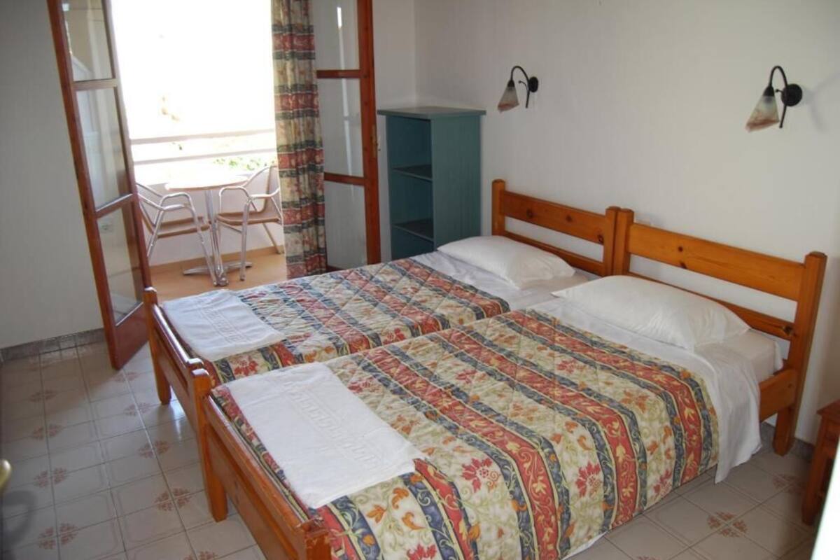 Basic Studio | WiFi (free), bed sheets