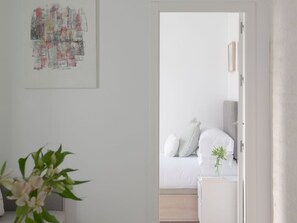 3 bedrooms, iron/ironing board, internet, bed sheets