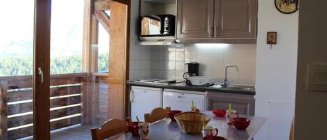 Réfrigérateur, lave-vaisselle, cafetiÚre/bouilloire