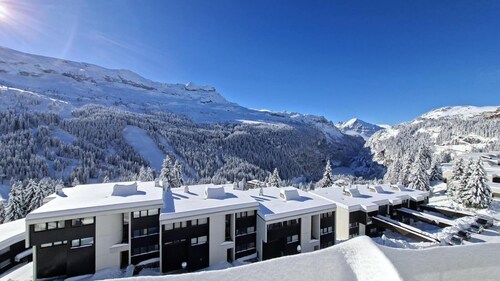 6th floor, view ski slopes, swimming pool, sauna, balcony, tv, ski locker, 33m², Flaine