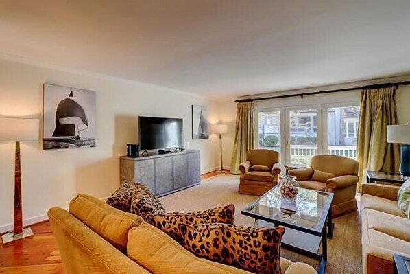 TV - The Sea Pines Resort 24 Spinnaker Court (Hilton Head Island)