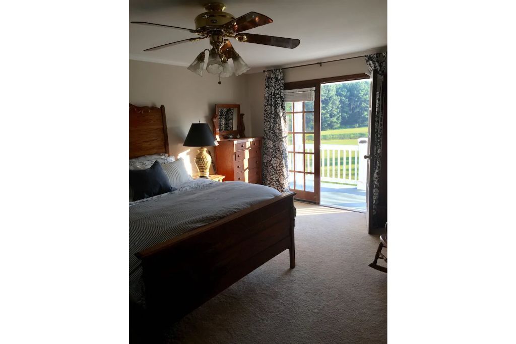 BuckHaven Countryside Retreat with Fishing Pond