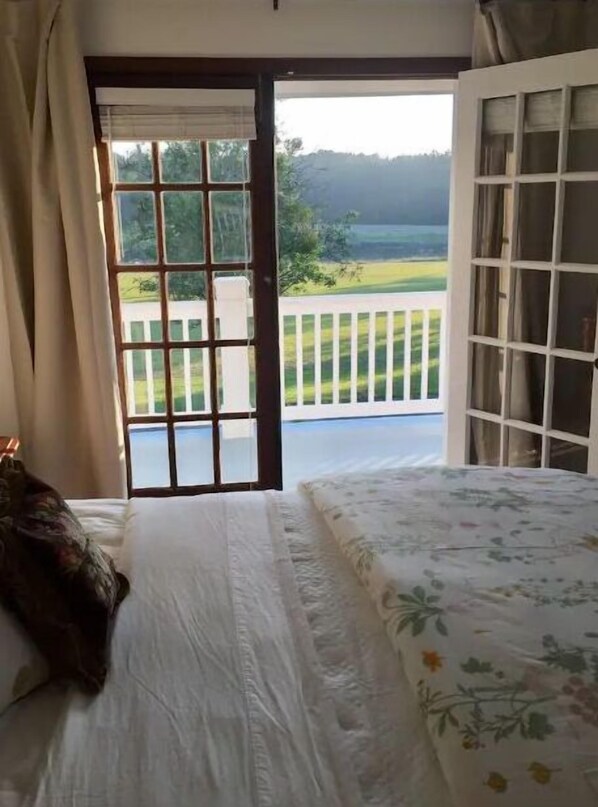 4 bedrooms, desk, iron/ironing board, travel cot