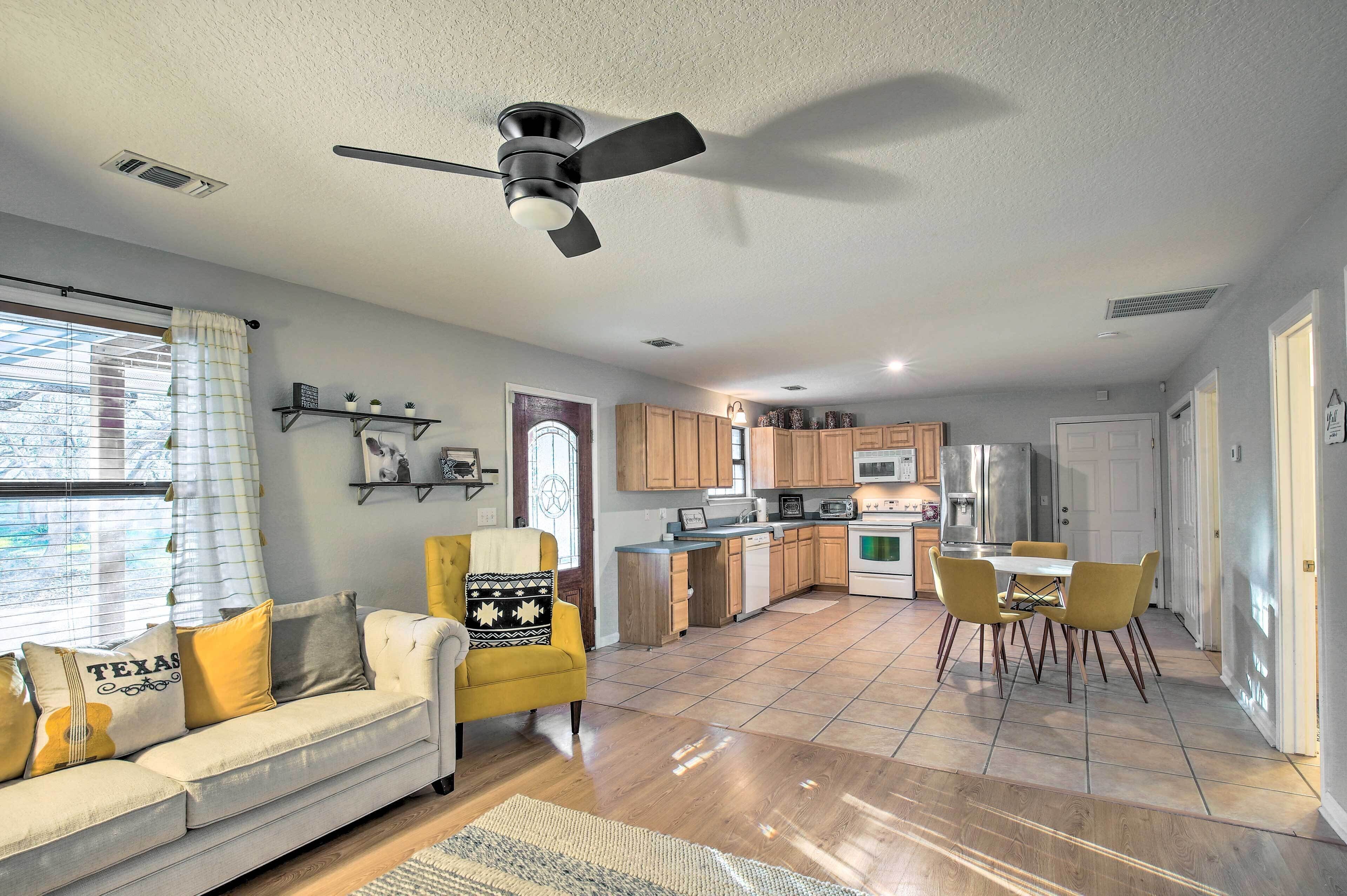 Quiet San Antonio Guest Home, 4-Acre Property!