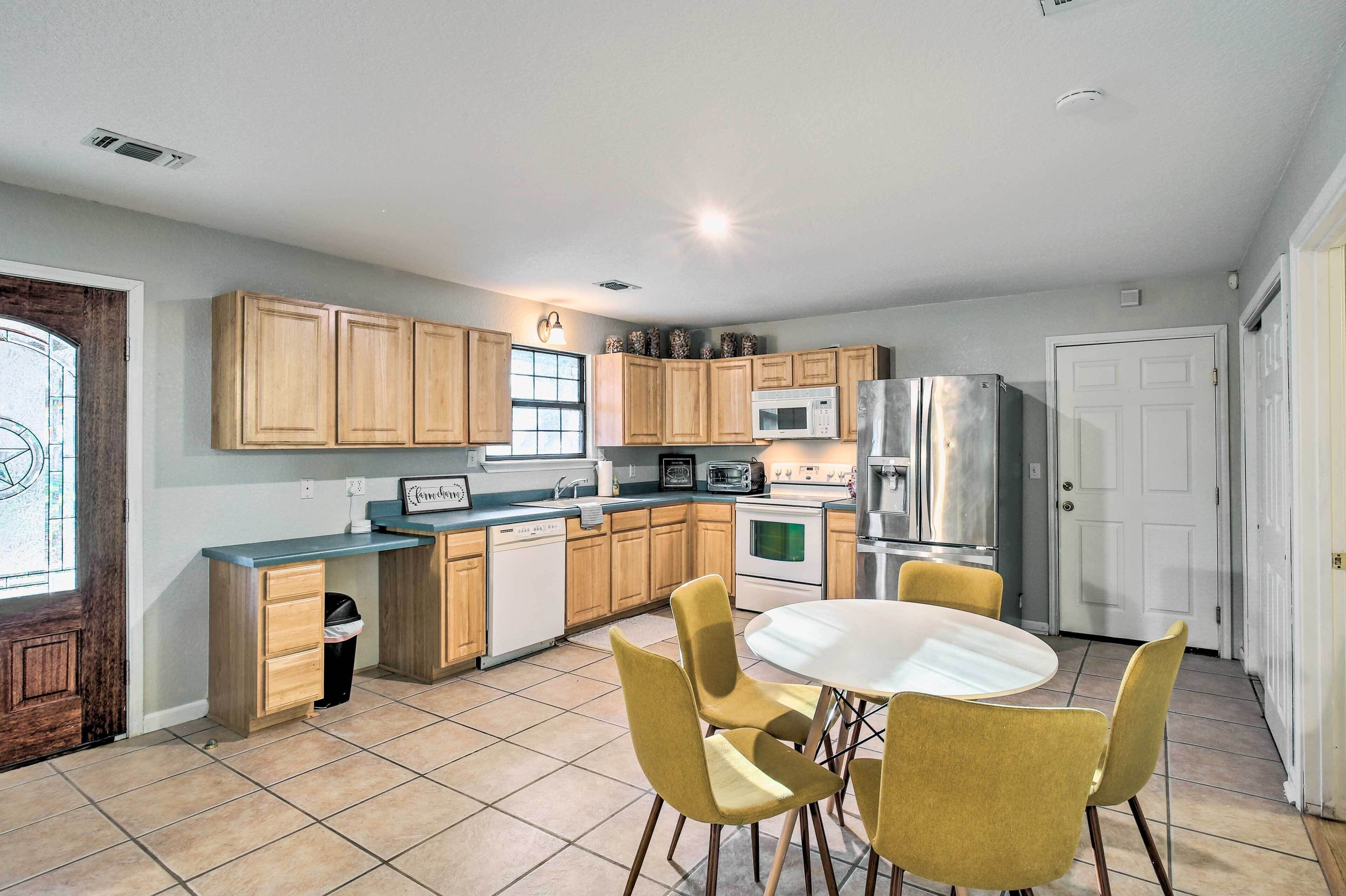 Quiet San Antonio Guest Home, 4-Acre Property!