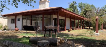 Casa de Campo Tranquila con Piscina y Amplio Jardín