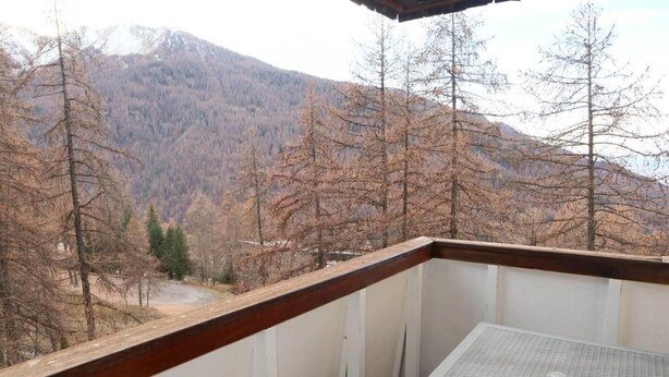 A balcony with a view of a mountainous landscape. - 250m from shops, 3rd floor, view valley, balcony, 30m², Les Orres (Les Orres)