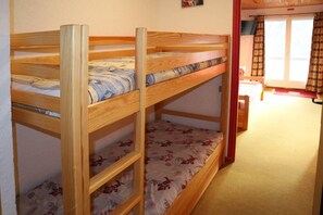 Room - 250m from shops, 3rd floor, view valley, balcony, 30m², Les Orres (Les Orres)