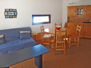 Living area - 50m from resort center, 5th floor, tv, 38m², Les Orres (Les Orres)