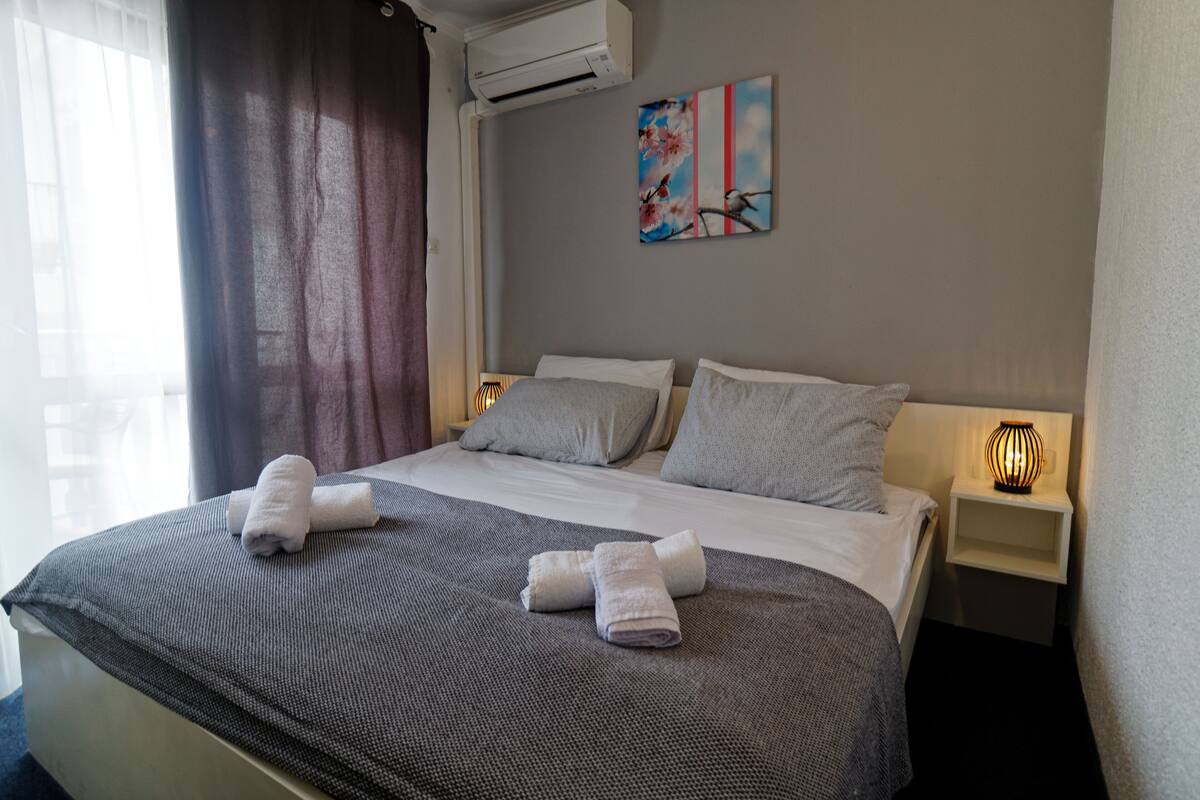 Standard Room | Minibar, laptop workspace, blackout drapes, WiFi (free)