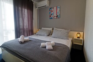 Kamar Standar | Minibar, ruang kerja ramah laptop, tirai kedap cahaya, dan Wi-Fi gratis