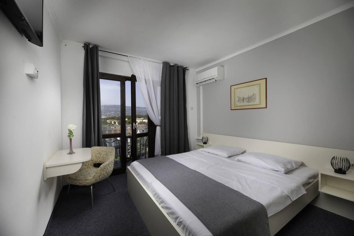 Standard Double Room | Minibar, laptop workspace, blackout drapes, WiFi (free)