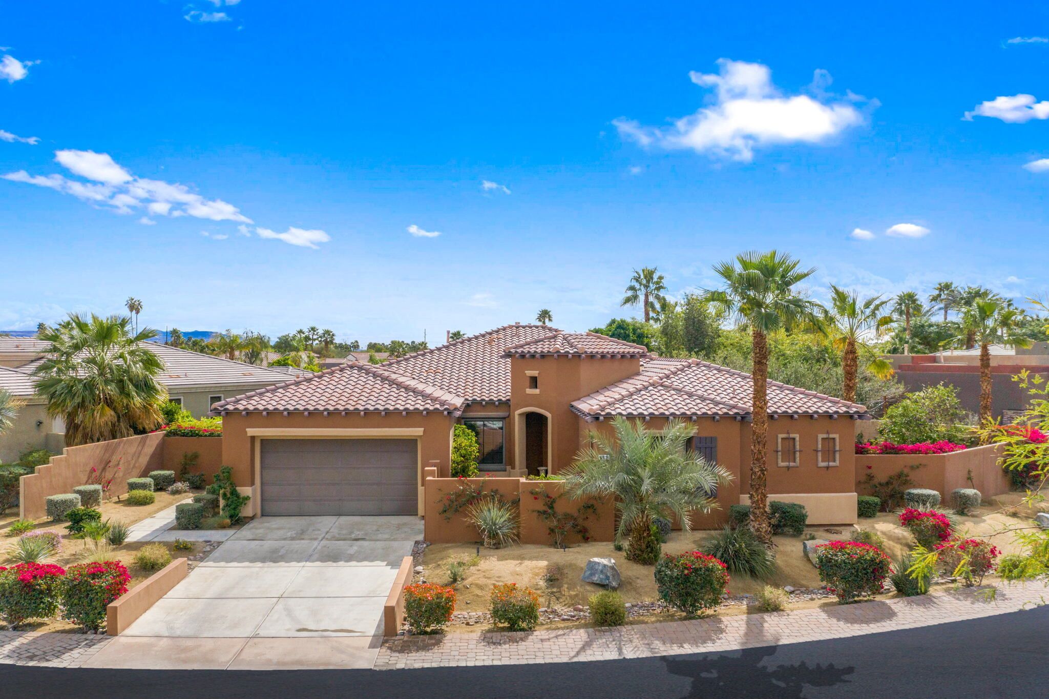 Beautiful Desert Oasis very close to Polo Grounds
