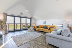 TV, DVD player - 3 Bed in Westward Ho! (oc-dreck) (Northam)