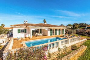Pool - Casa del Sol - Six Bedroom Villa, Sleeps 7 (Binibeca)