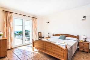6 bedrooms, iron/ironing board, WiFi, bed sheets - Casa del Sol - Six Bedroom Villa, Sleeps 7 (Binibeca)