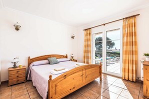 6 bedrooms, iron/ironing board, WiFi, bed sheets - Casa del Sol - Six Bedroom Villa, Sleeps 7 (Binibeca)