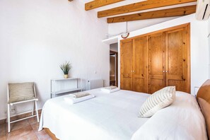 4 bedrooms, WiFi, bed sheets - Villa Mimosa - Four Bedroom Villa, Sleeps 6 (Binibeca)