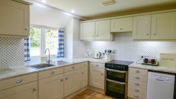 冰箱、微波炉、烤箱、炉灶