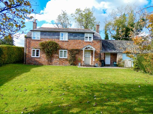 The Old Stables - 4 bedrooms, family countryside retreat, dog friendly