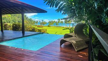 2 bedrooms, premium bedding, minibar, in-room safe