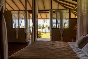 Deluxe Room | Beach/ocean view