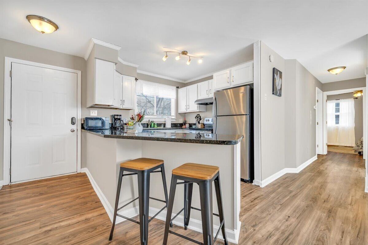 ثلاجة، ميكروويف، فرن، موقد طهي مسطح