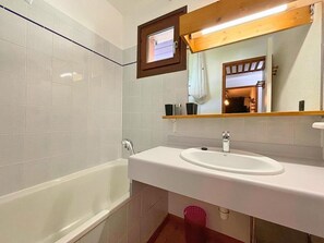 Bathtub - 5th floor, tv, ski locker, 60m², Les Menuires (Les Menuires)