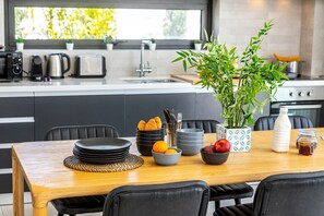 Frigorifero, microonde, forno, lavastoviglie