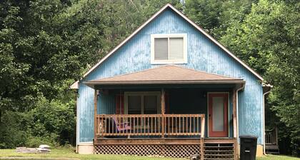 Cumberland Lake House - 2 miles from Jamestown Marina - Sleeps 11
