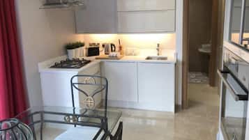 Căn hộ | Bếp riêng | Tủ lạnh, lò vi sóng, lò nướng, bếp nấu