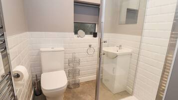Cottage | Bathroom | Shower