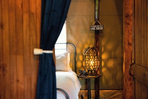 Moondance | Premium bedding, down comforters, memory foam beds - Destination Resort (Dadeville)