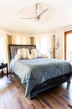 أغطية فراش متميزة وألحفة محشوة بالريش وأسرّة بإسفنج يتكيف مع شكل الجسم