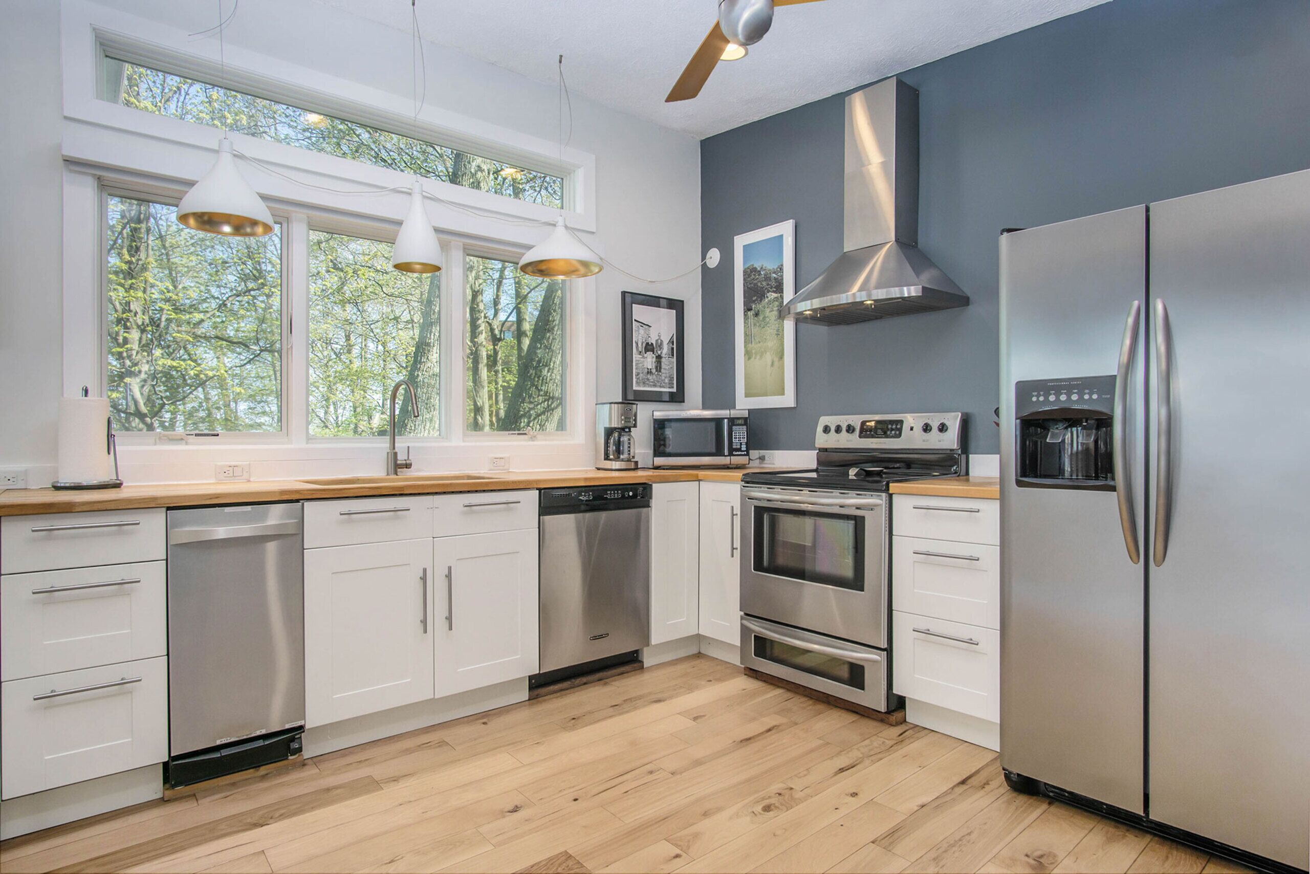 Mid-Century Modern Cottage | 2 Bed, 2 Bath