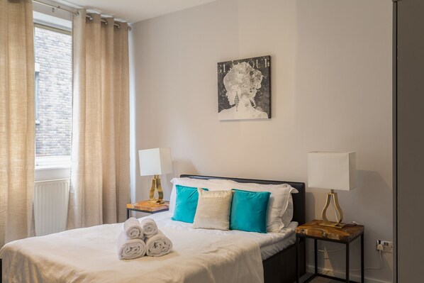 3 bedrooms, iron/ironing board, bed sheets