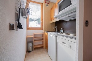 Fridge, microwave, dishwasher, coffee/tea maker